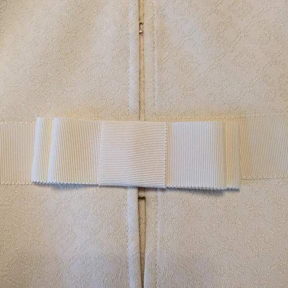 Tahari yellow suit with cute bow - Picture 3 of 11